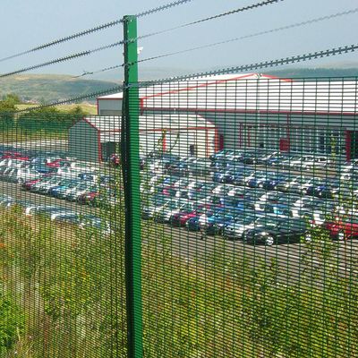 شبكة أمنية عالية 4.5 ملم سياج خضراء مضاد للتسلق مع نظام إنذار إلكتروني