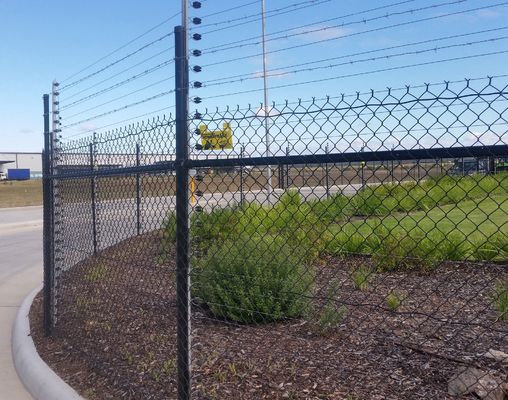 سياج شبكي مجلفن بالغمس الساخن ومطلي بالـ PVC بقطر سلك 2.0 مم