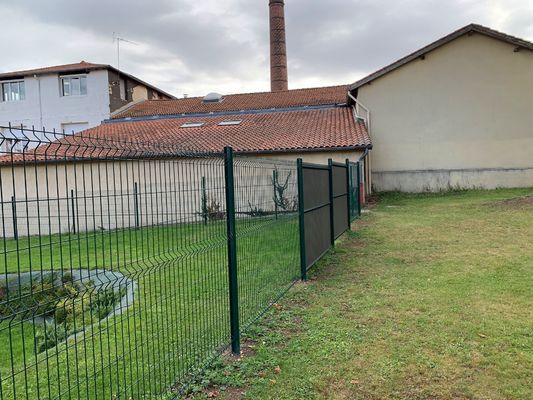 الأمن التجاري 3D V الشكل شبكة الأسلاك السور الغطاء المسحوق