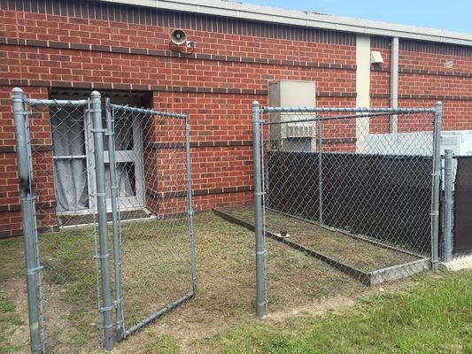 100ft 8ft 6ft الأسود سلاسل وصلة السياج المائلة الزيتية سلك المائلة الشبكة المغطاة بالبي في سي