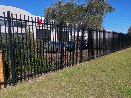 إمدادات المصنع 5FT الأسود الحديد الخزف السياج سهل تجميع 3 قواطع أنبوبية السور لوحة سباحة