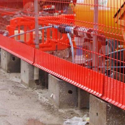 حاجز حماية حافة قائم بذاته مع قاعدة ذاتية الدعم