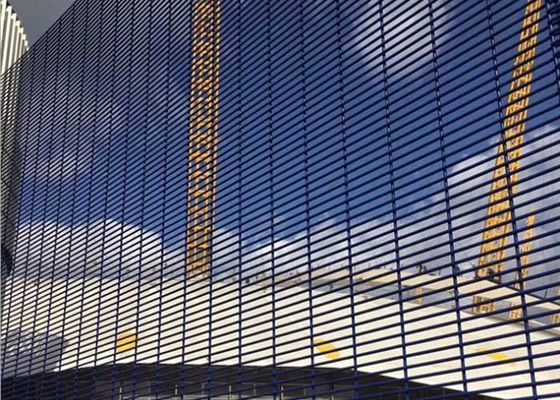 السياج الأمني للمطار الثقيل