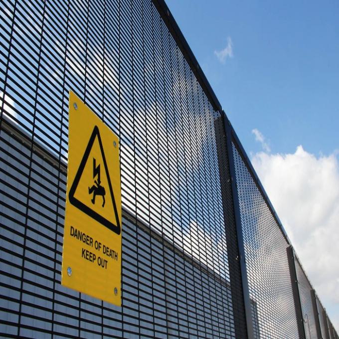 آخر أخبار الشركة 358 السياج الآمن سلك صافي و سلك Y عمود السياج للمطار  1