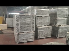 يتم تعبئة الأعمدة المستديرة المجلفنة بالغمس الساخن