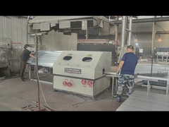 يتم حفر أعمدة السياج لربط الملحقات