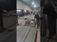 يتم لحام ملحقات الدرابزين في أعمدة الدرابزين