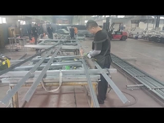 يتم لحام أنبوب الإطار